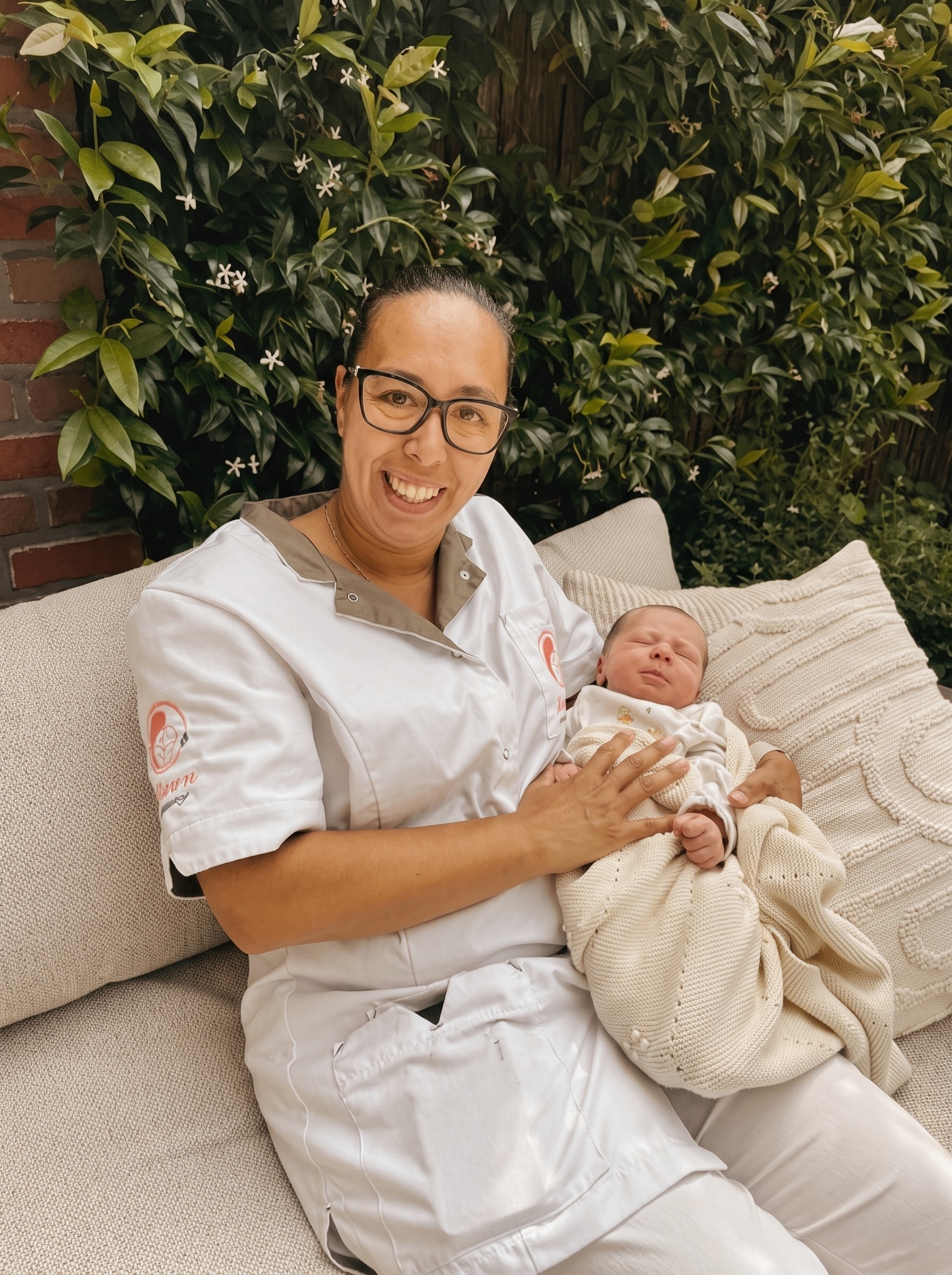 Randall met pasgeboren baby