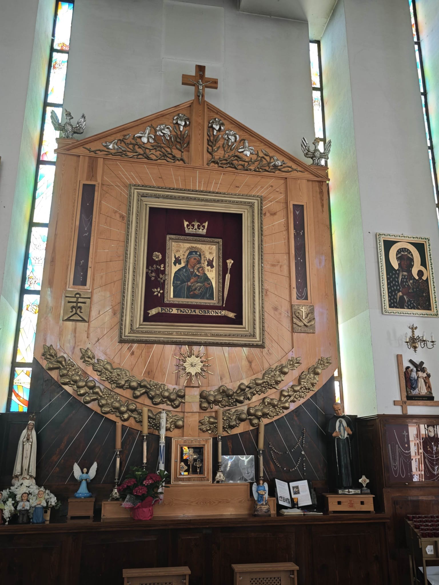 Różaniec – jak odmawiać krok po kroku i wszystkie tajemnice różańca