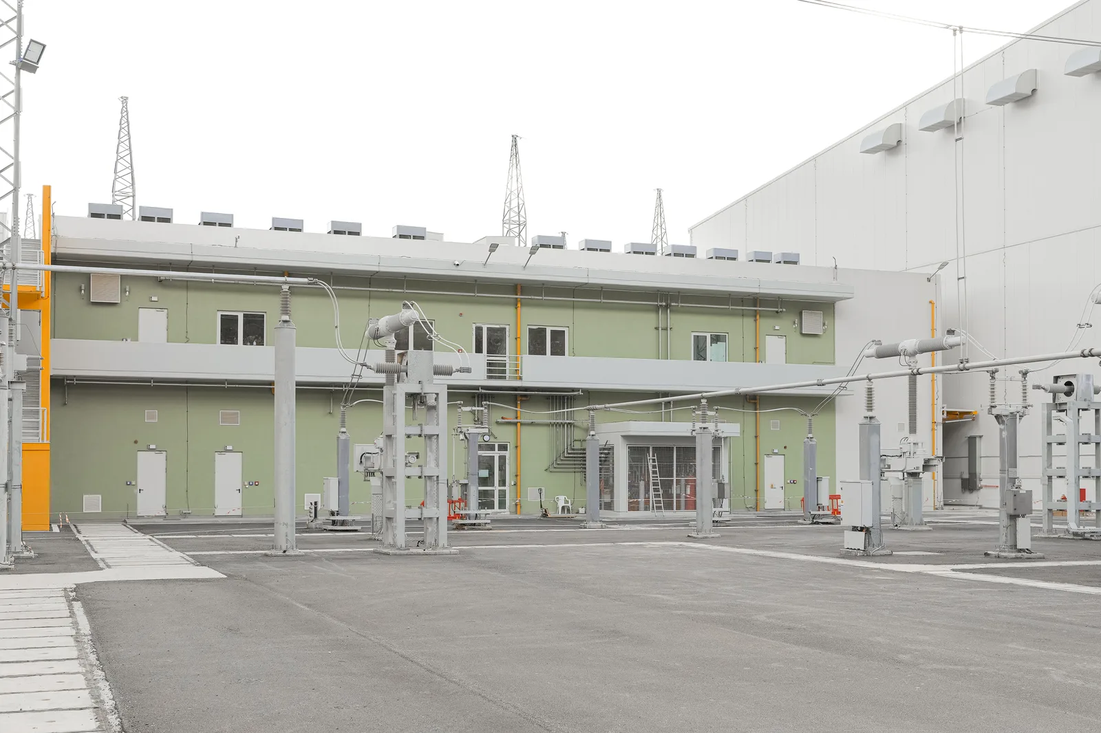 The control building of the Damasta converter station