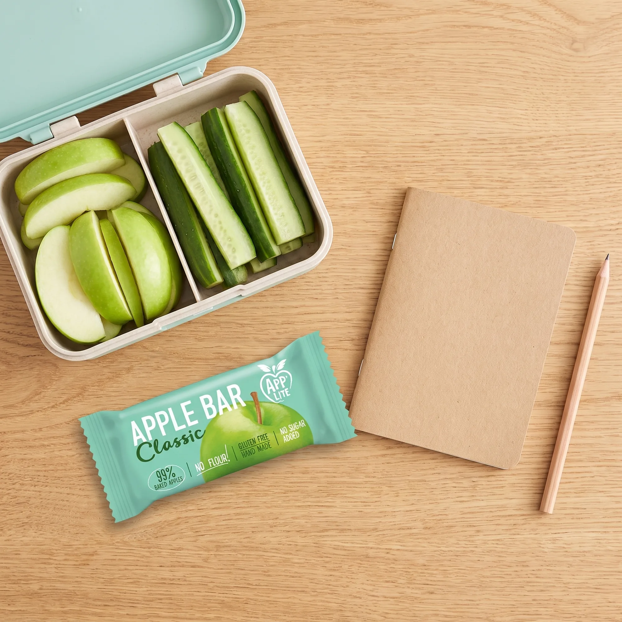 Lunchbox with apple slices and an Apple Bar, seen from above