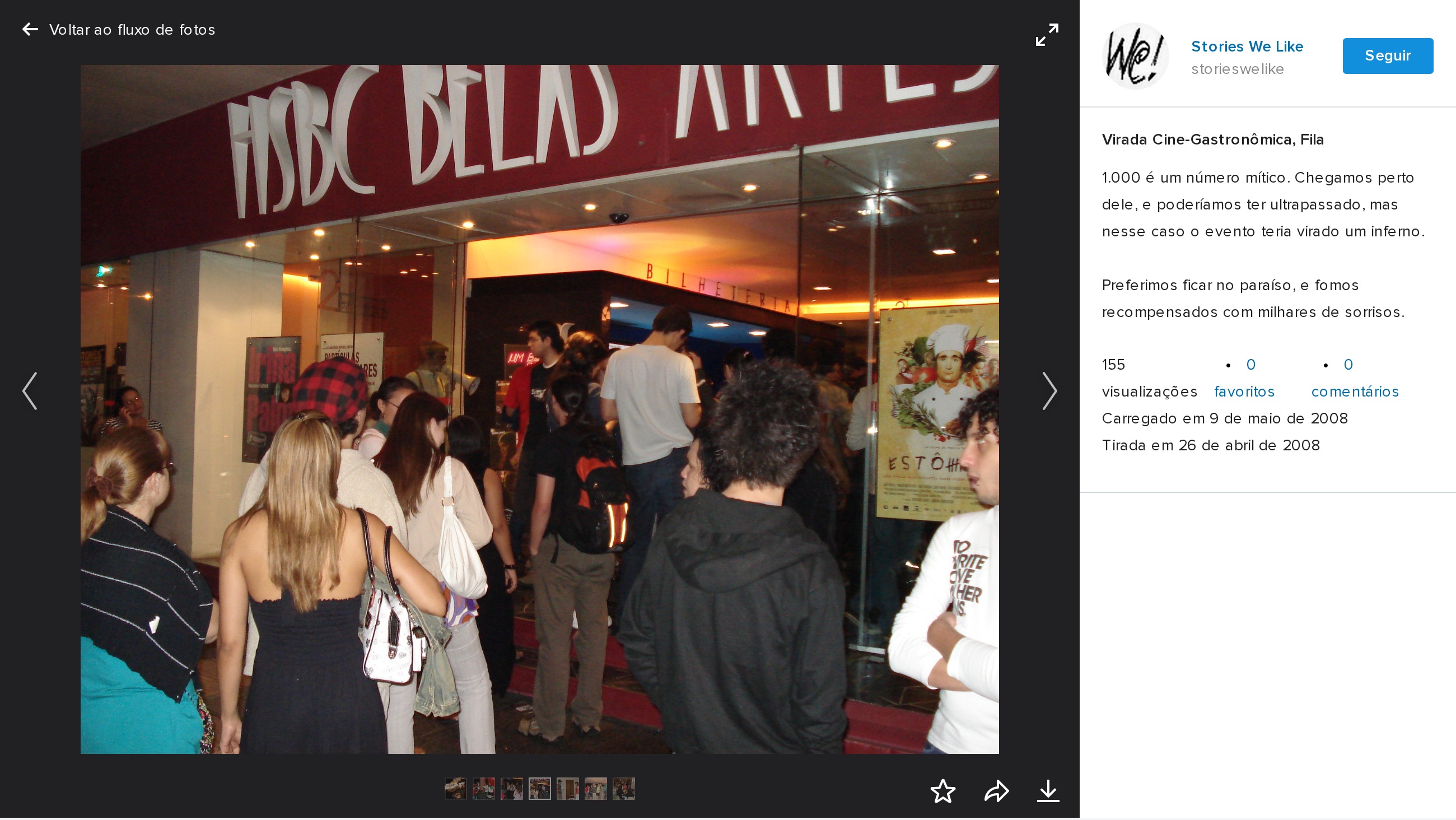 Captura da página de uma foto no Flickr, na conta "Stories We Like", usuário "storieswelike". A foto mostra uma fila de pessoas, de costas, na entrada de um cinema à noite, sob a marquise "HSBC BELAS ARTES", com o letreiro "BILHETERIA" ao fundo e o cartaz do filme "Estômago" à direita. Na coluna ao lado, o título "Virada Cine-Gastronômica, Fila" e a legenda: "1.000 é um número mítico. Chegamos perto dele, e poderíamos ter ultrapassado, mas nesse caso o evento teria virado um inferno. Preferimos ficar no paraíso, e fomos recompensados com milhares de sorrisos." Abaixo, "155 visualizações", "0 favoritos", "0 comentários", "Carregado em 9 de maio de 2008" e "Tirada em 26 de abril de 2008". A barra de navegação do Flickr e a área de comentários ficaram fora do quadro; nenhuma palavra foi alterada.