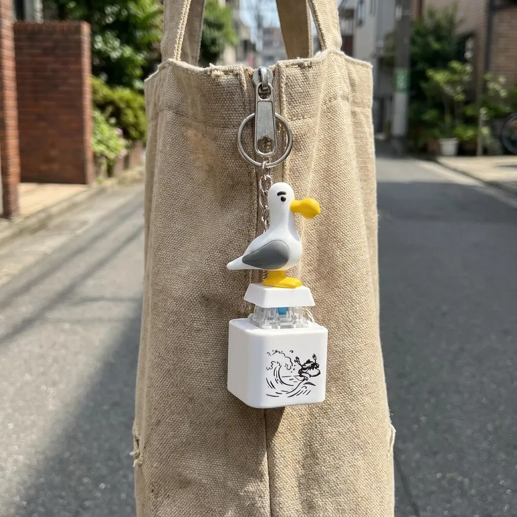 カバンに付けたカモメクリッカー