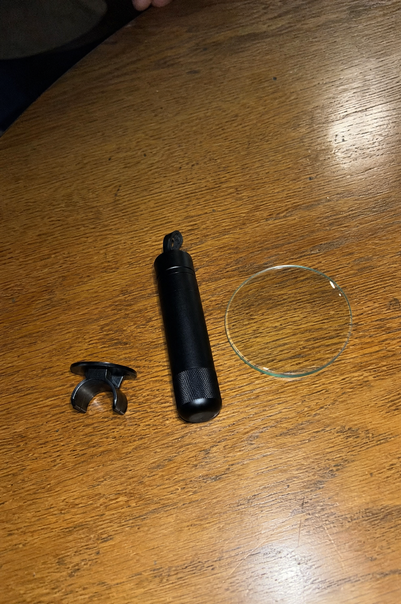 The tool, the base attachment and the test glass
