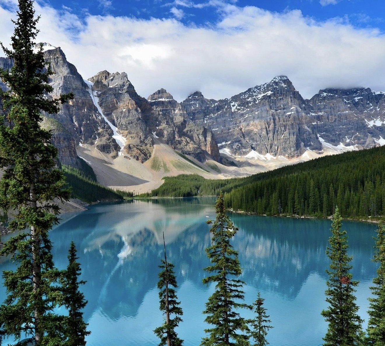 Iconic locations — Moraine Lake