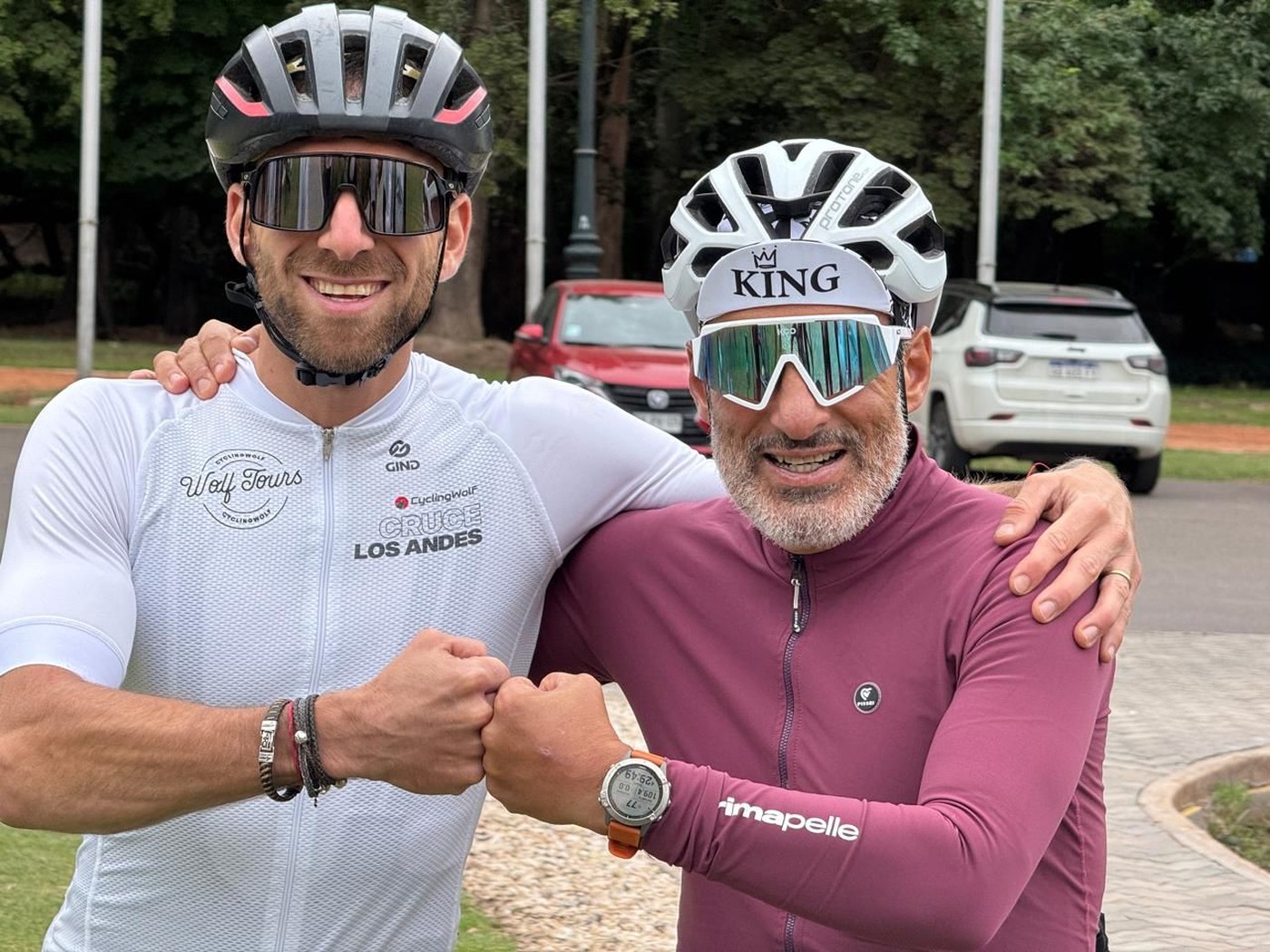 Ciclista con jersey Cruce Los Andes de Wolf Tours