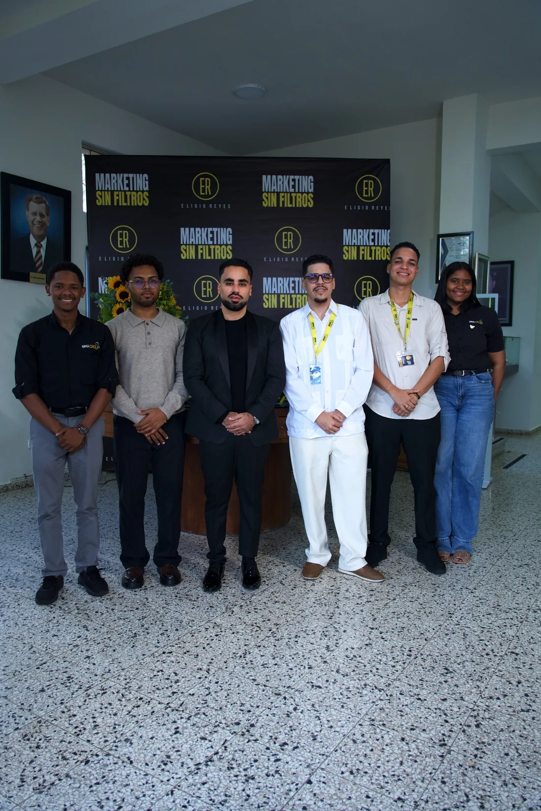 Equipo de SMA GROUP en la presentación del libro