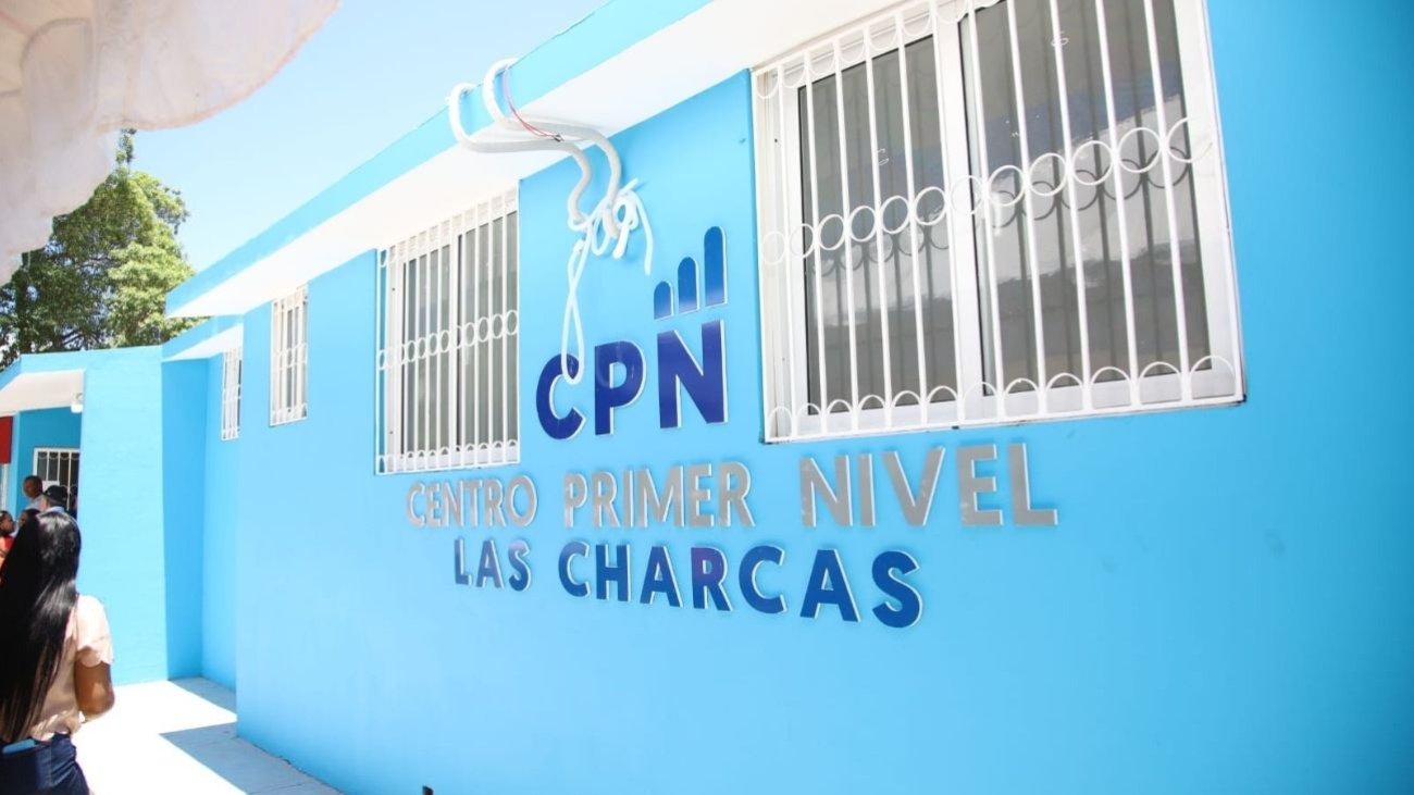 Fachada del Centro de Primer Nivel Las Charcas en Azua