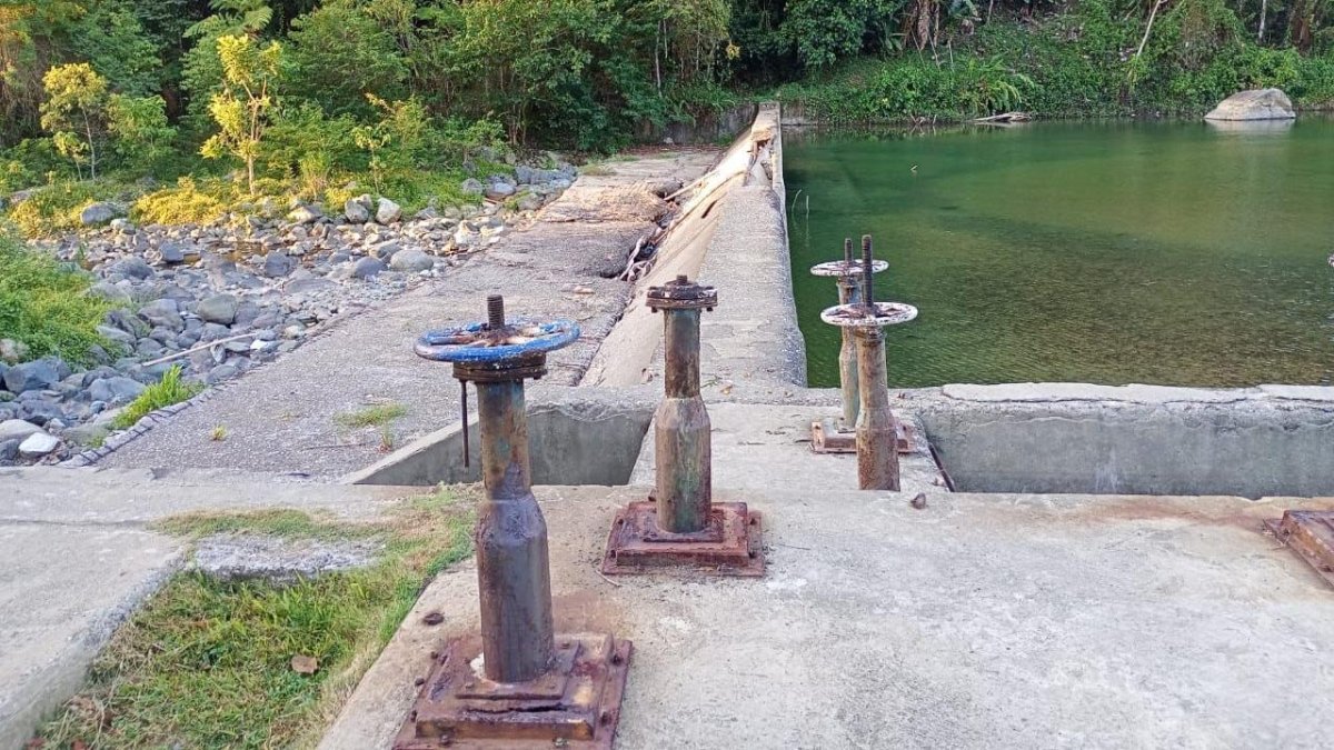 Infraestructura de toma de agua con bajo nivel en el sistema Isa-Mana