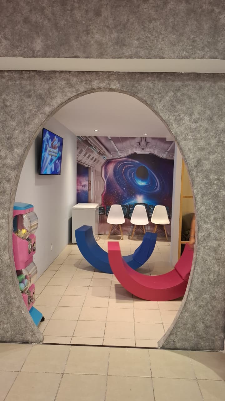 Pasillo espacial Mundo Dental Kids