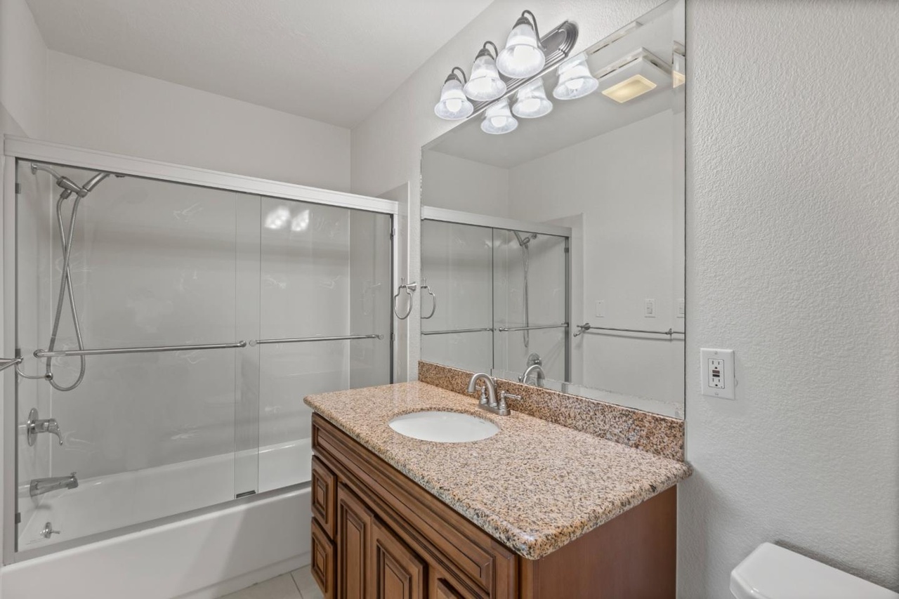 324 Catalpa St #205 — neighborhood