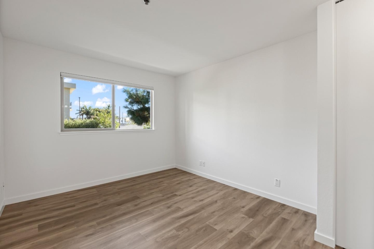 324 Catalpa St #205 — interior