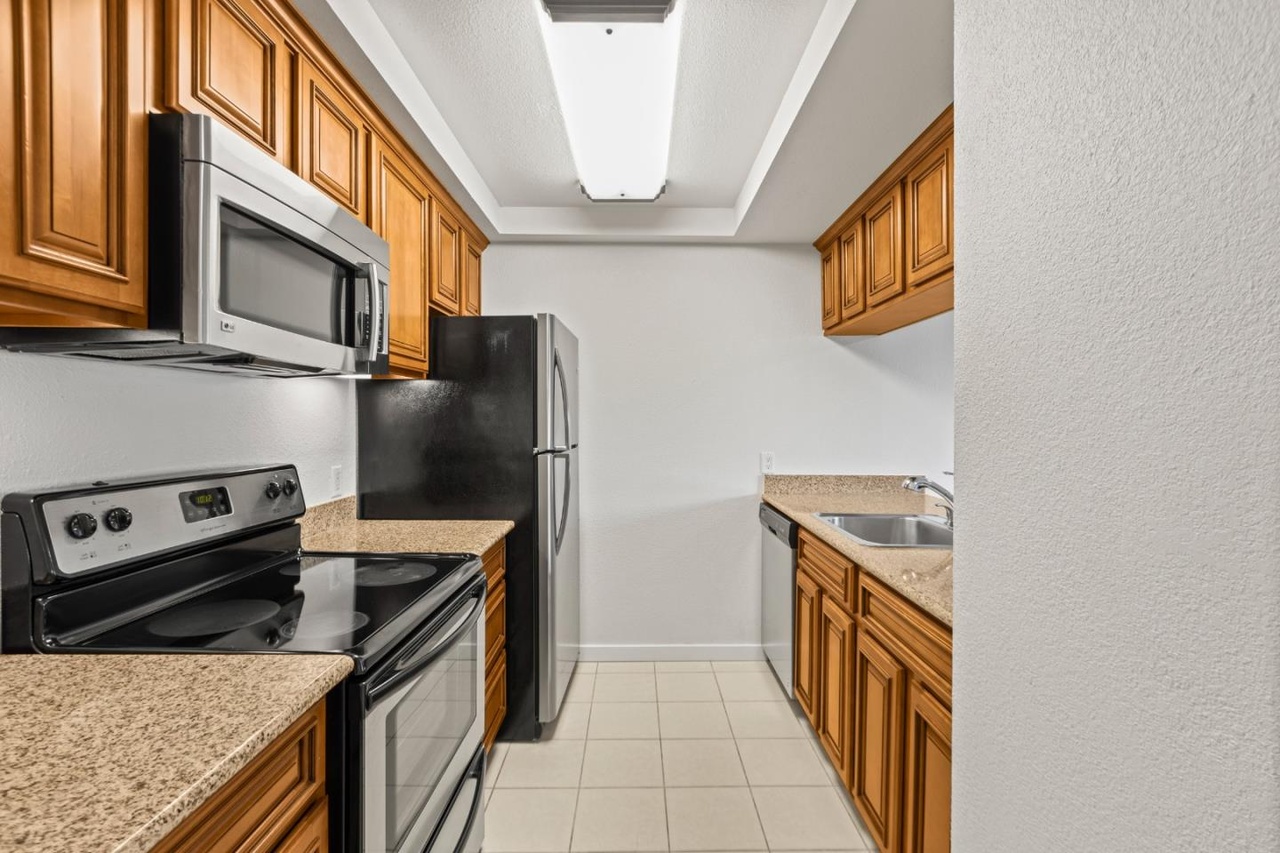 324 Catalpa St #205 — interior