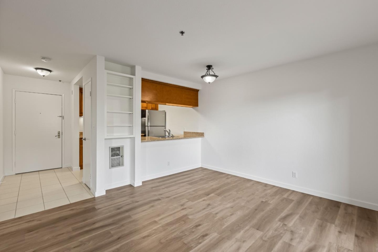 324 Catalpa St #205 — interior