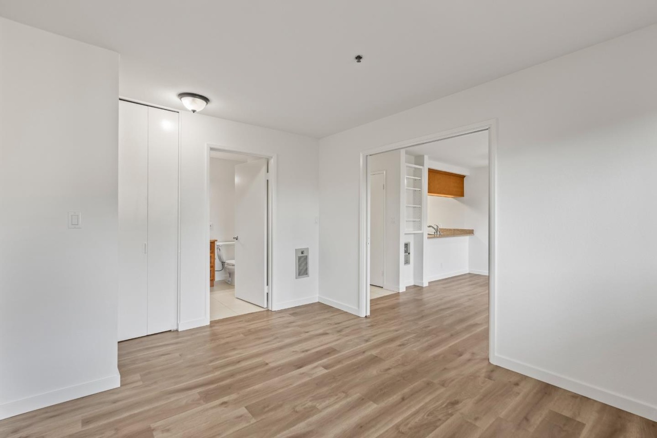 324 Catalpa St #205 — interior