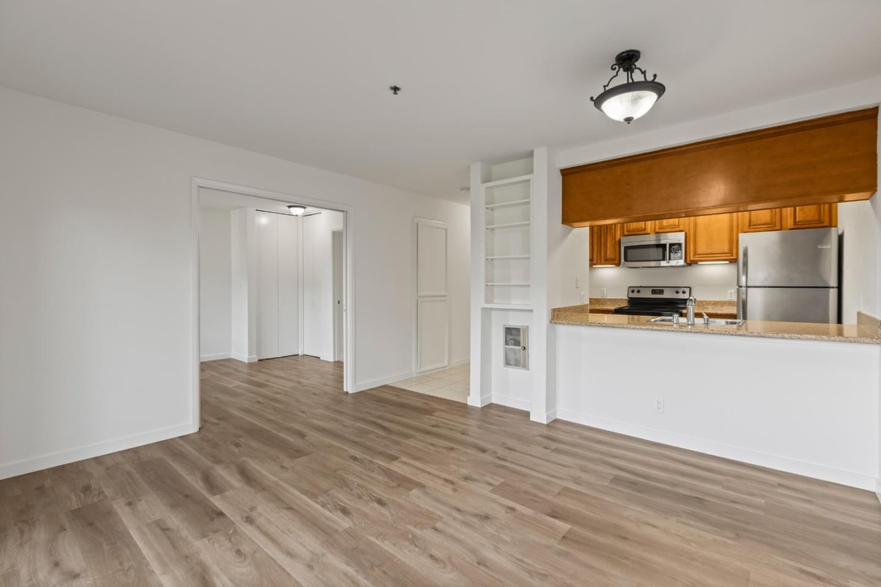 324 Catalpa St #205 — interior