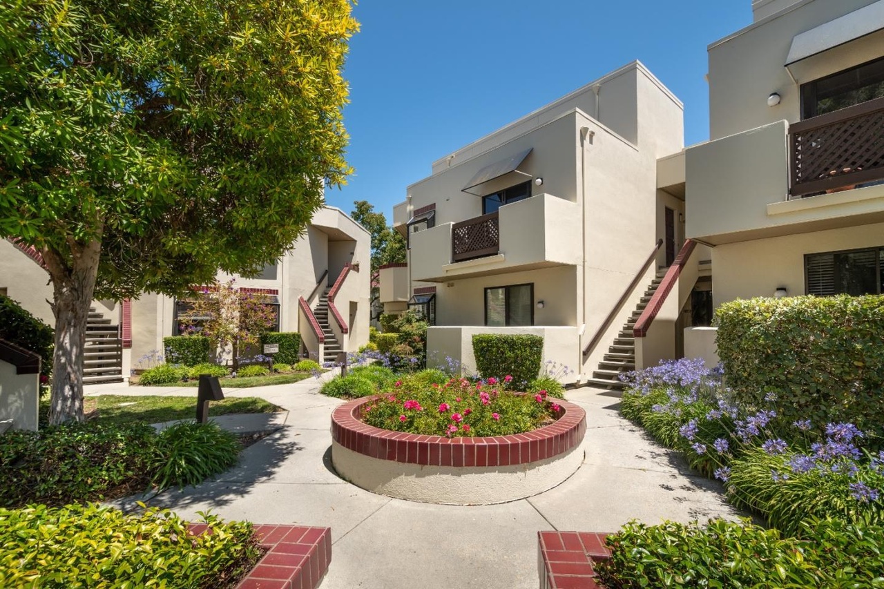 105 Shorebird Circle #15, Redwood City — waterfront residence
