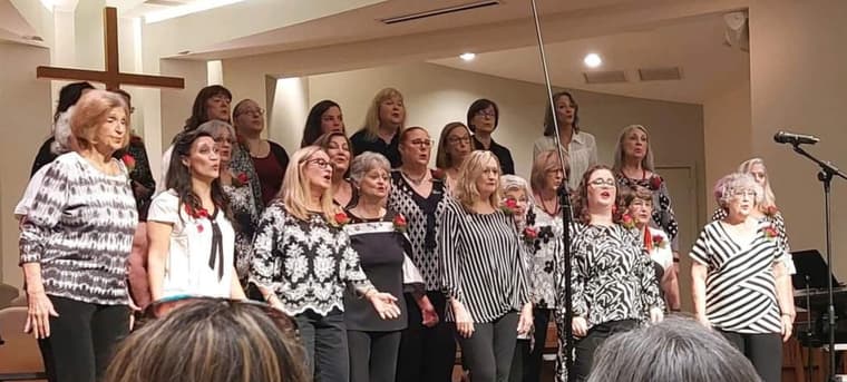 The chorus mid-song at the Timpoochee show