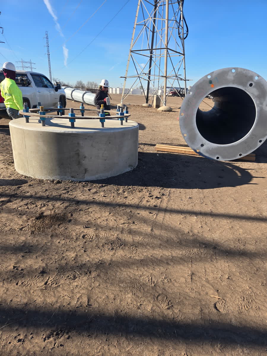Caisson with steel casing section and anchor bolts