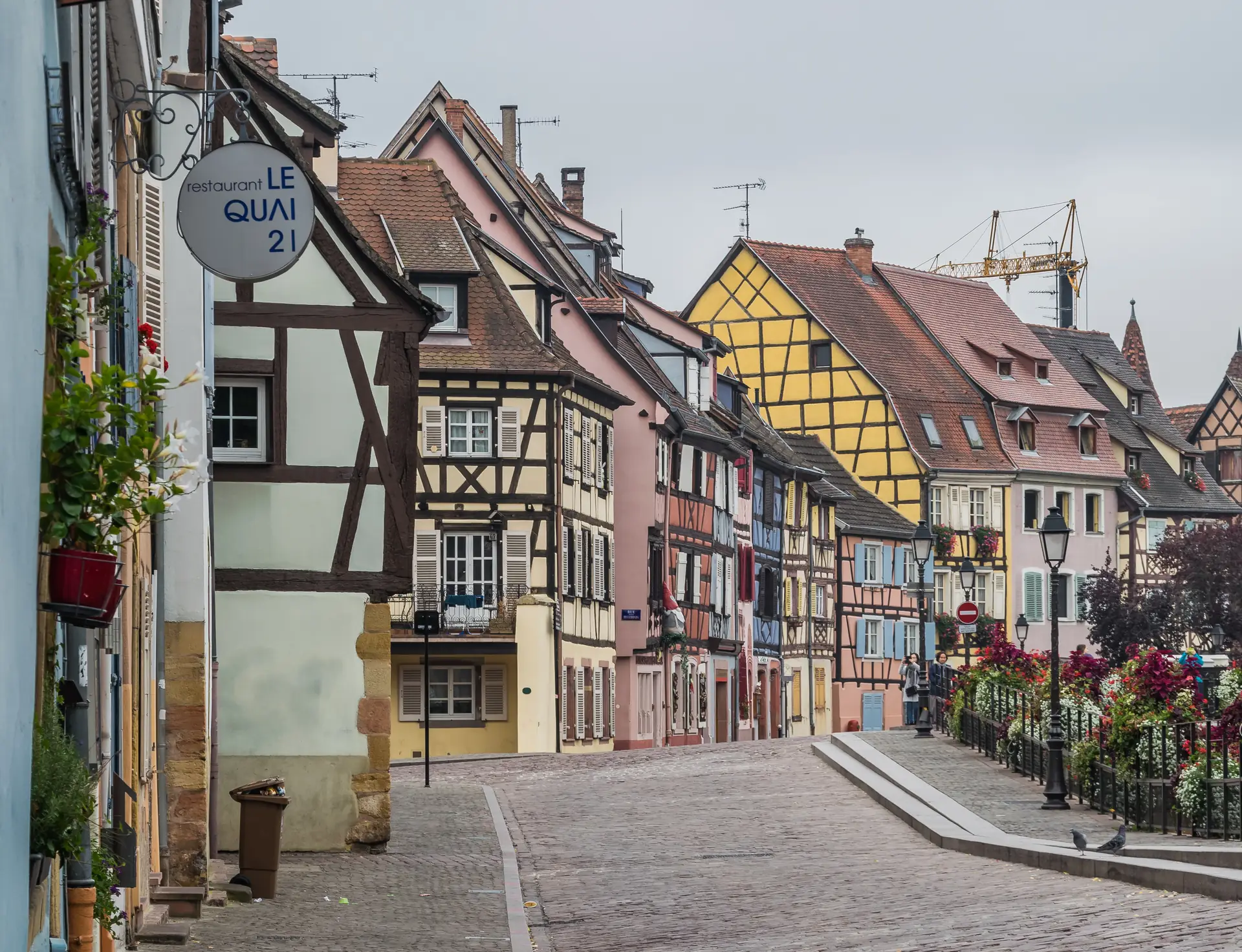 Le quai de la Poissonnerie à Colmar, maisons anciennes le long de la Lauch