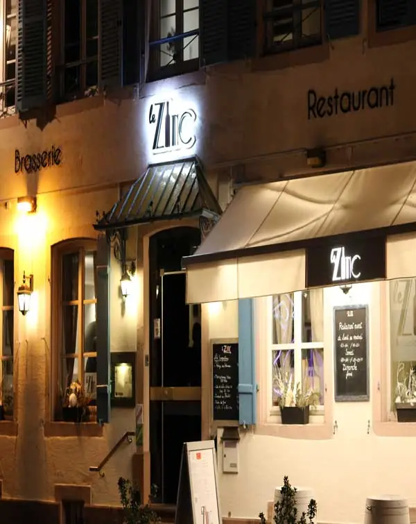 Le décor du Zinc, entre bois et zinc