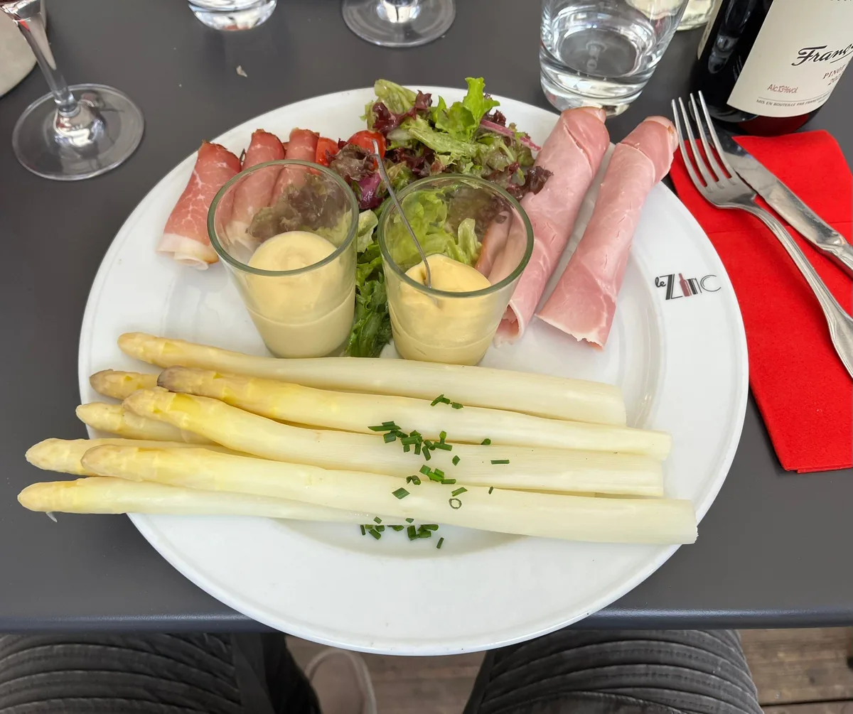 Asperges blanches et jambon cru