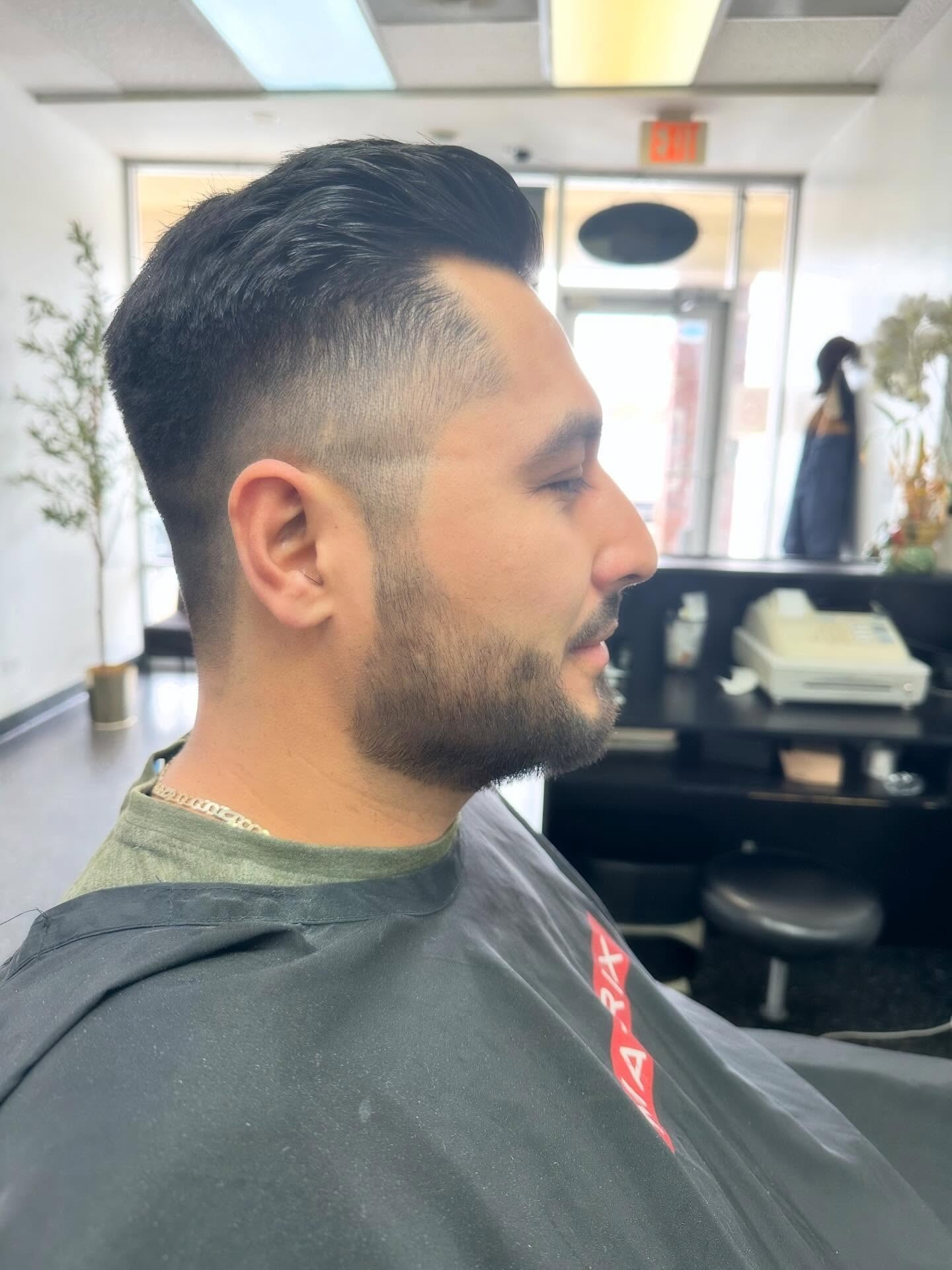 Corte de caballero en Alexis Hair' Salon